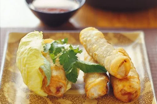 What is normally served with pho vietnamese?